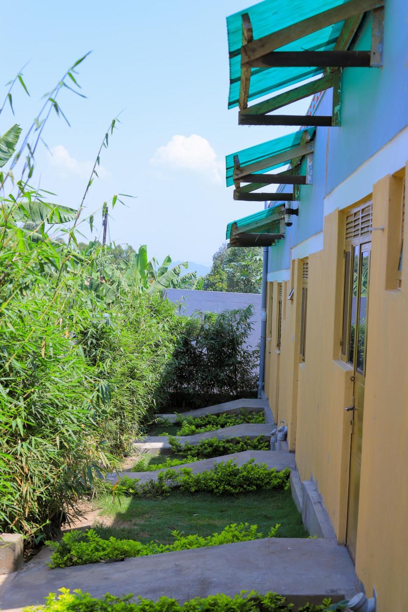 Kisoro Comfort Inn Exterior photo